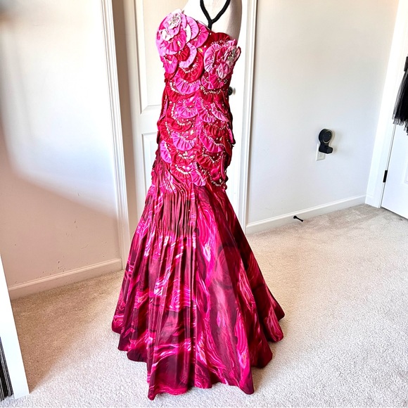 TONY BOWLS Paris 3D Floral Sequin Beaded Mermaid Pageant Prom Gown—SZ. 4 - Picture 9 of 17